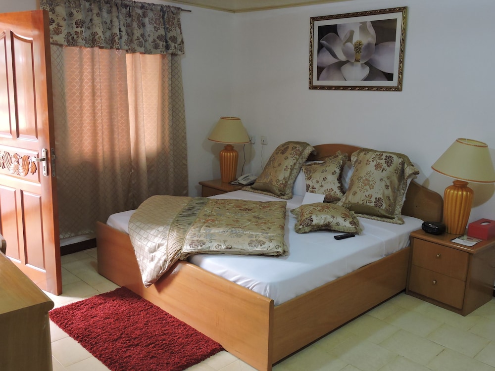 All Seasons Hotel 24/39