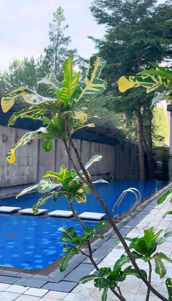 NOVOTEL BANDUNG 72/73