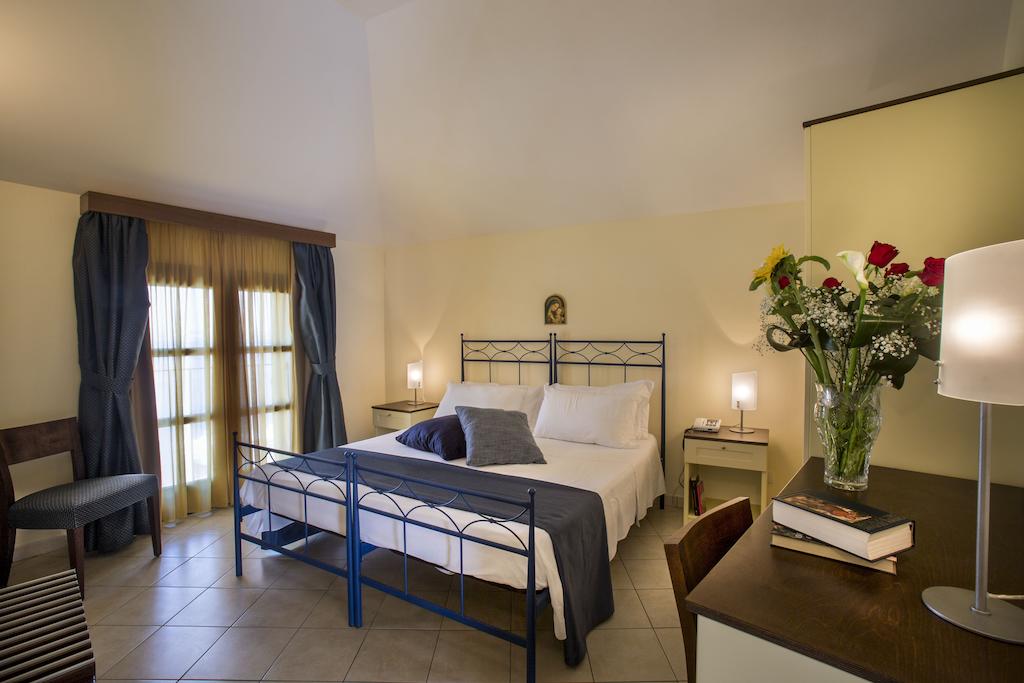 ROOM, DOUBLE BED, SEA VIEW