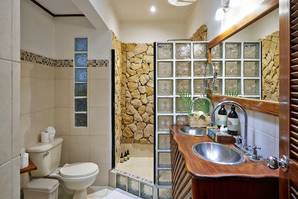 Tropico Latino Hotel 70/74