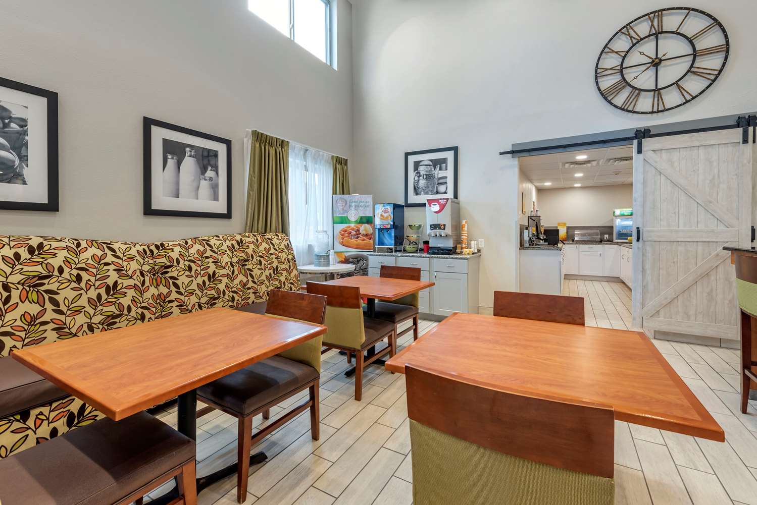 Spark by Hilton Evansville Downtown 16/18
