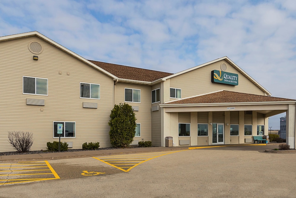 Quality Inn & Suites Belmont - Platteville 4/44