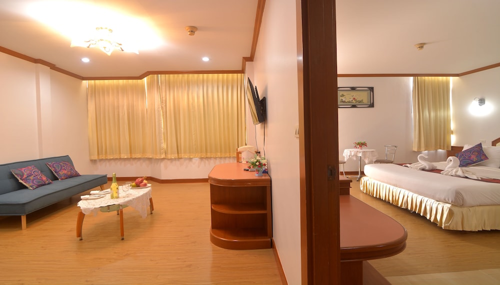 Chumphon Gardens Hotel 17/64