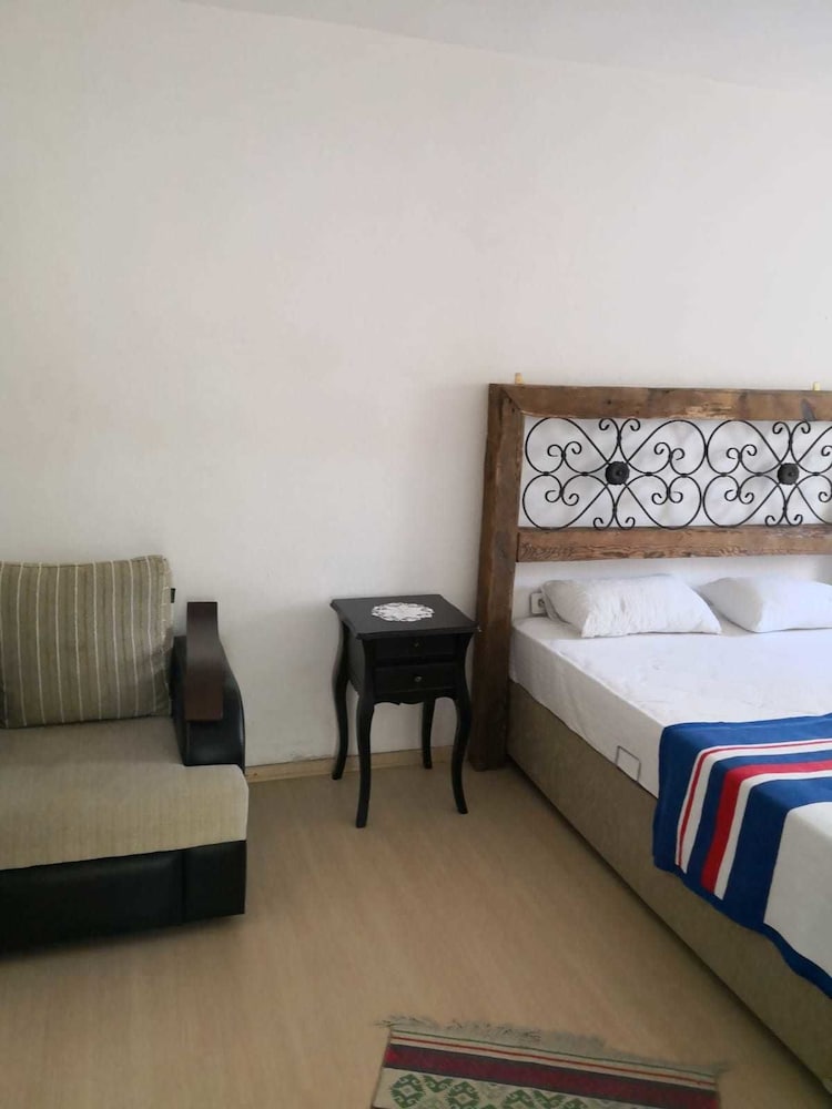 Livan Hotel Deluxe 7/57