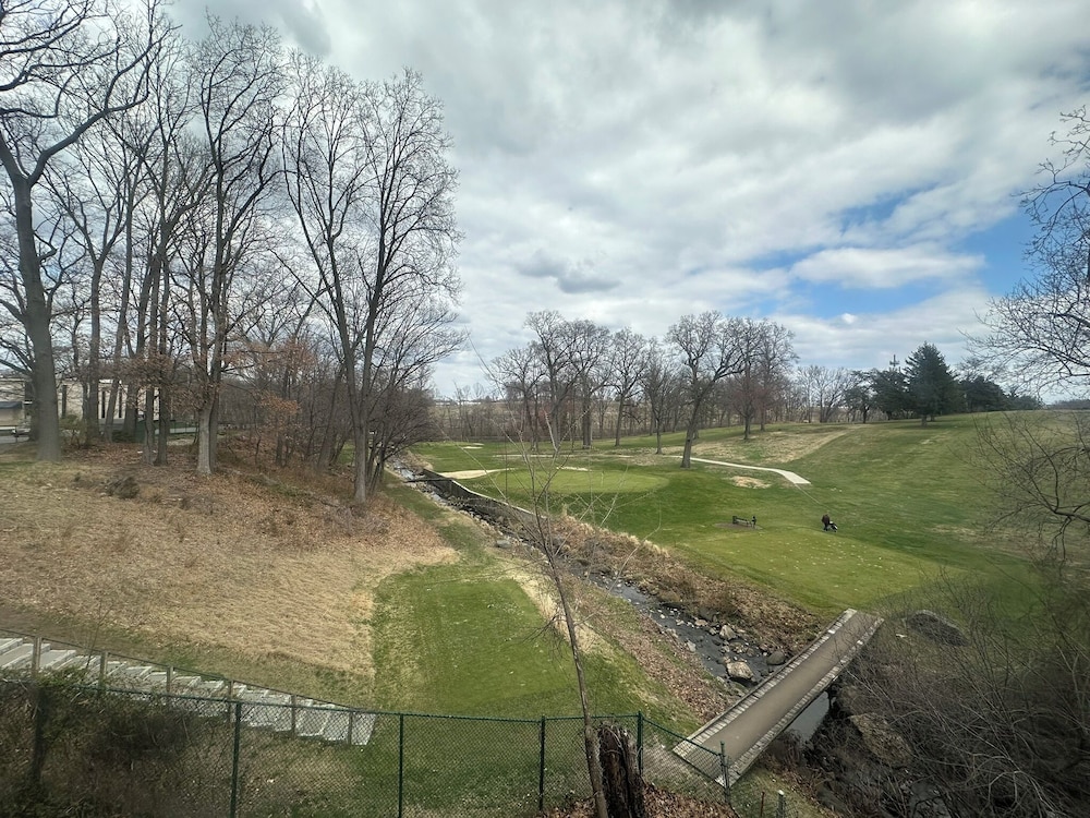 THE GOLFERS INN 12/25