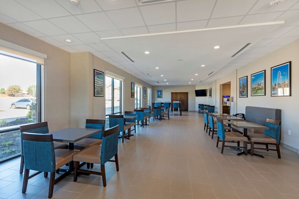 Comfort Inn & Suites Balch Springs - SE Dallas 19/30
