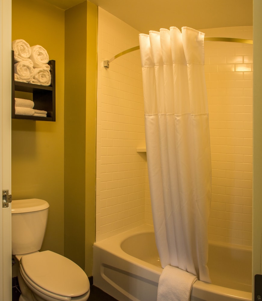 Staybridge Suites Schererville 13/55