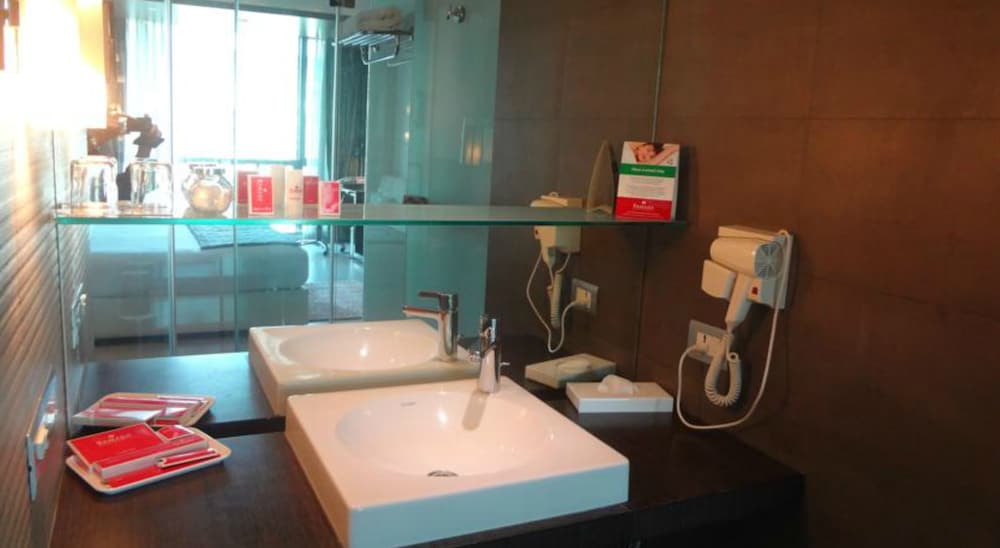 Ramada by Wyndham Navi Mumbai 25/51