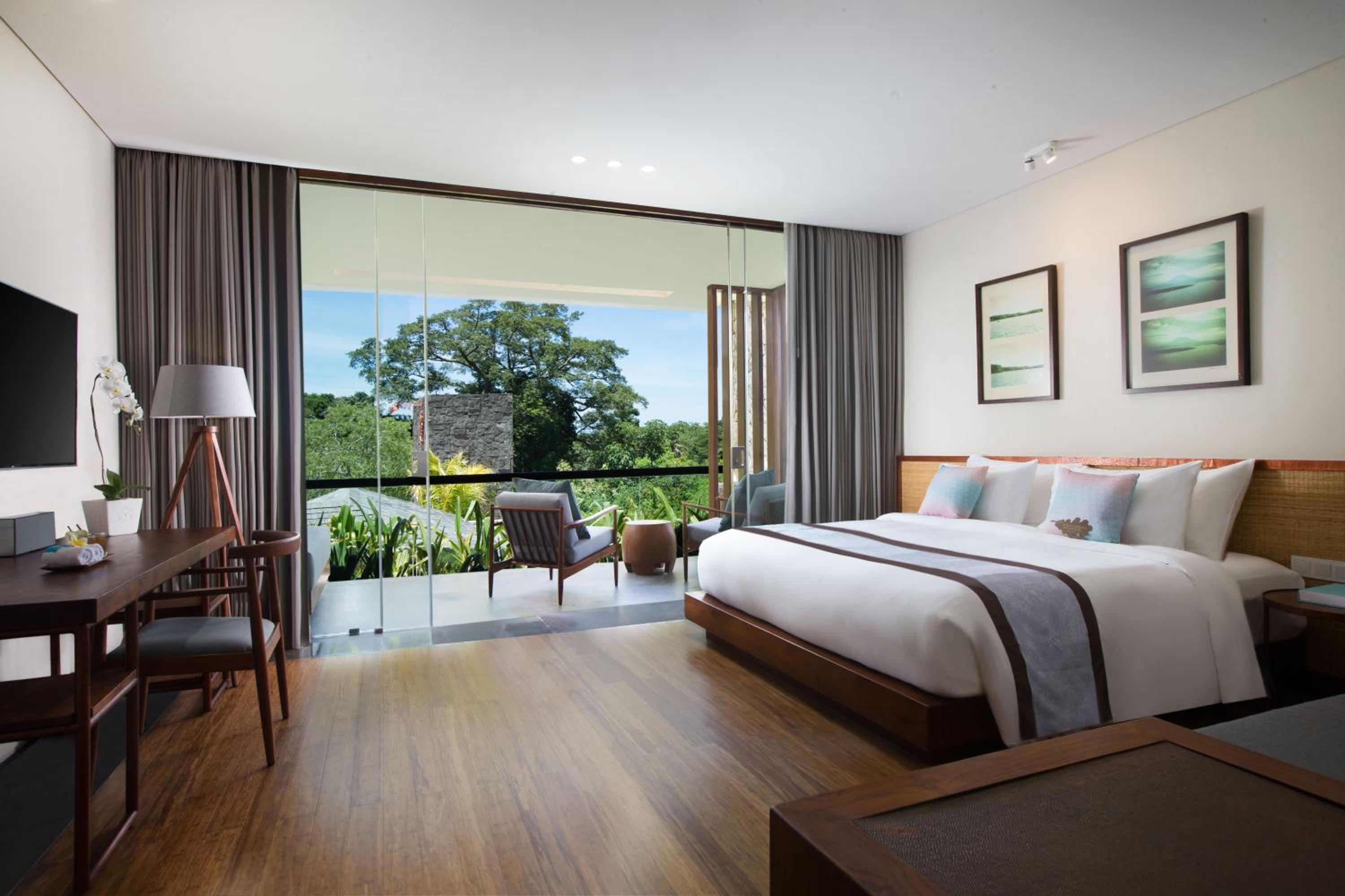 Mountain, Deluxe, Double or Twin Bed, Partial Ocean View
