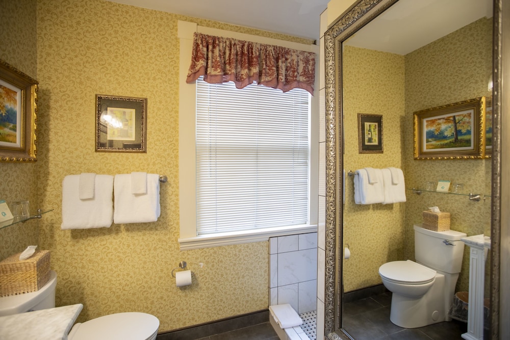 Foley House Inn 75/75