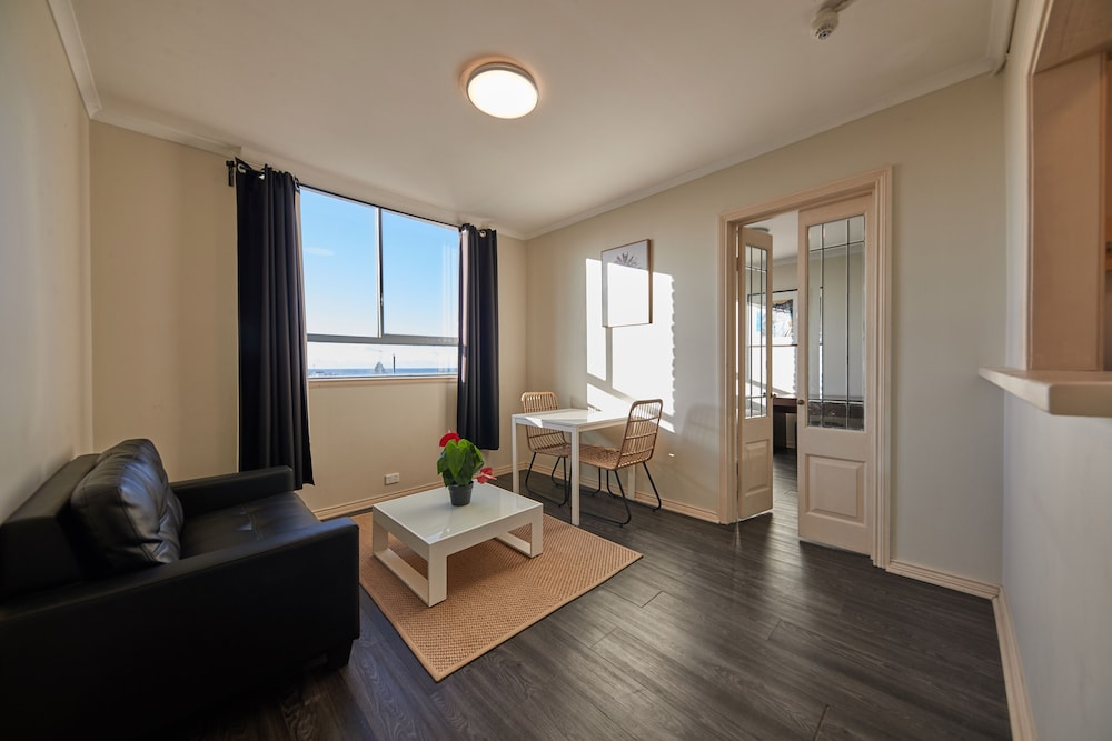 Little Coogee Hotel 45/65