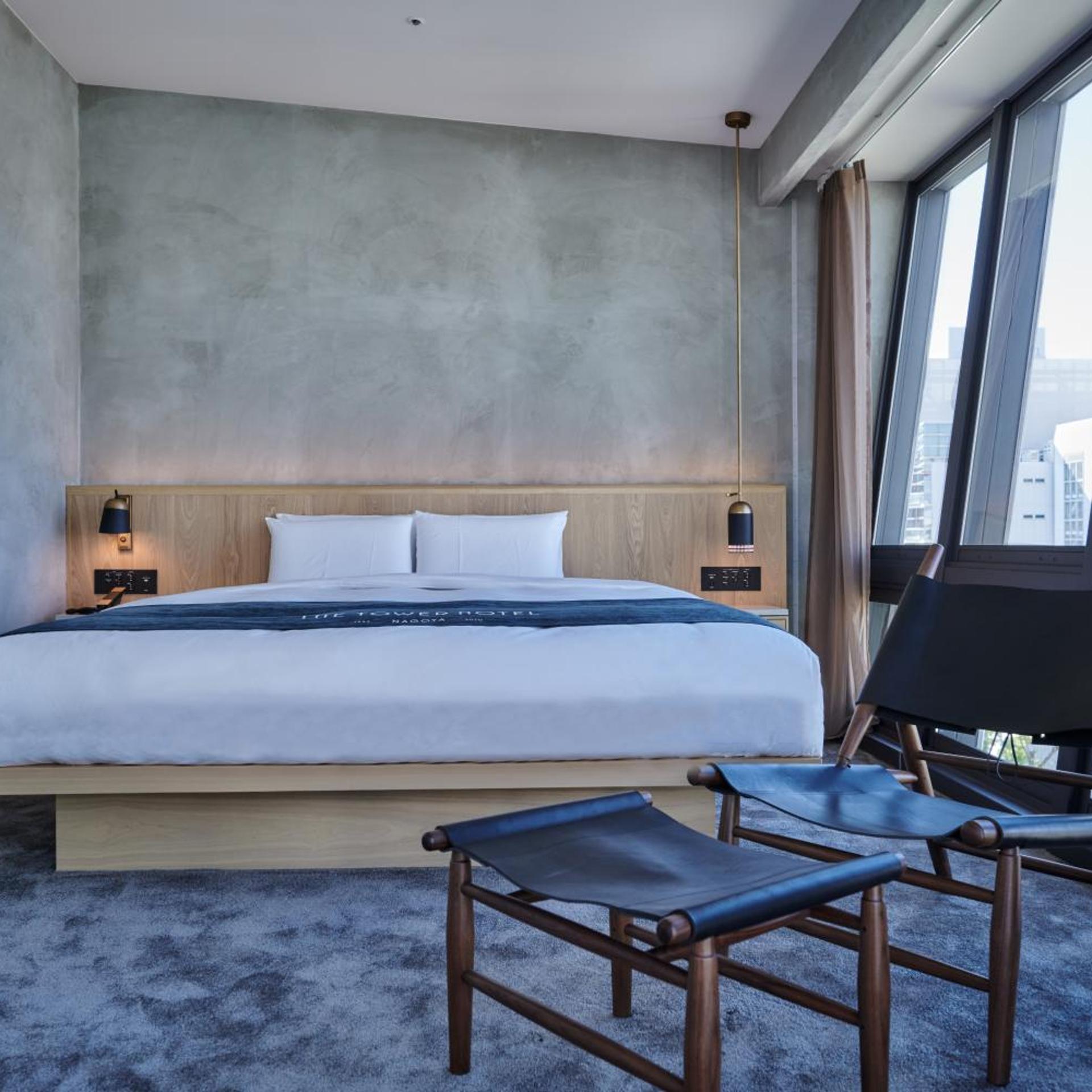 Suite, Forest View, Corner