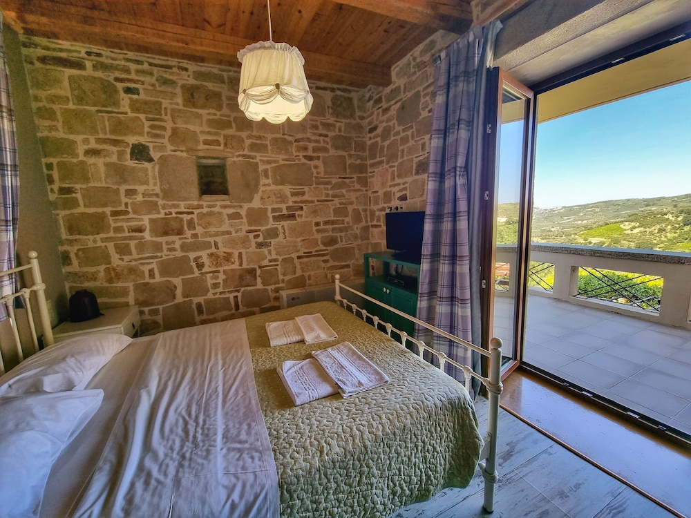 2 Bedrooms, Luxury, Suite, Queen and Twin Beds, Valley View
