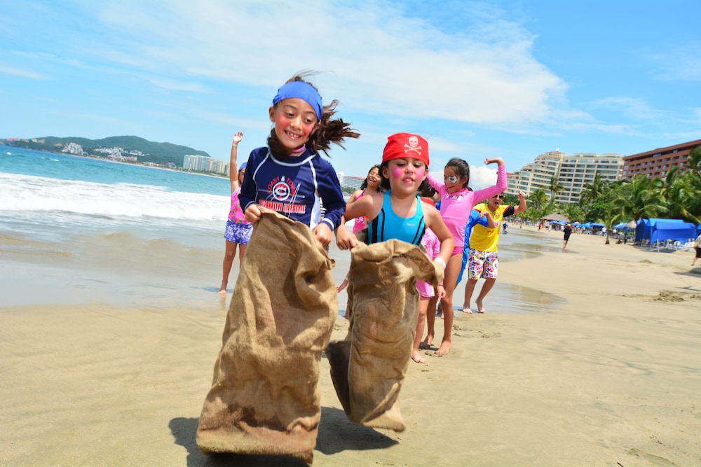 Pacifica Resort Ixtapa 68/72