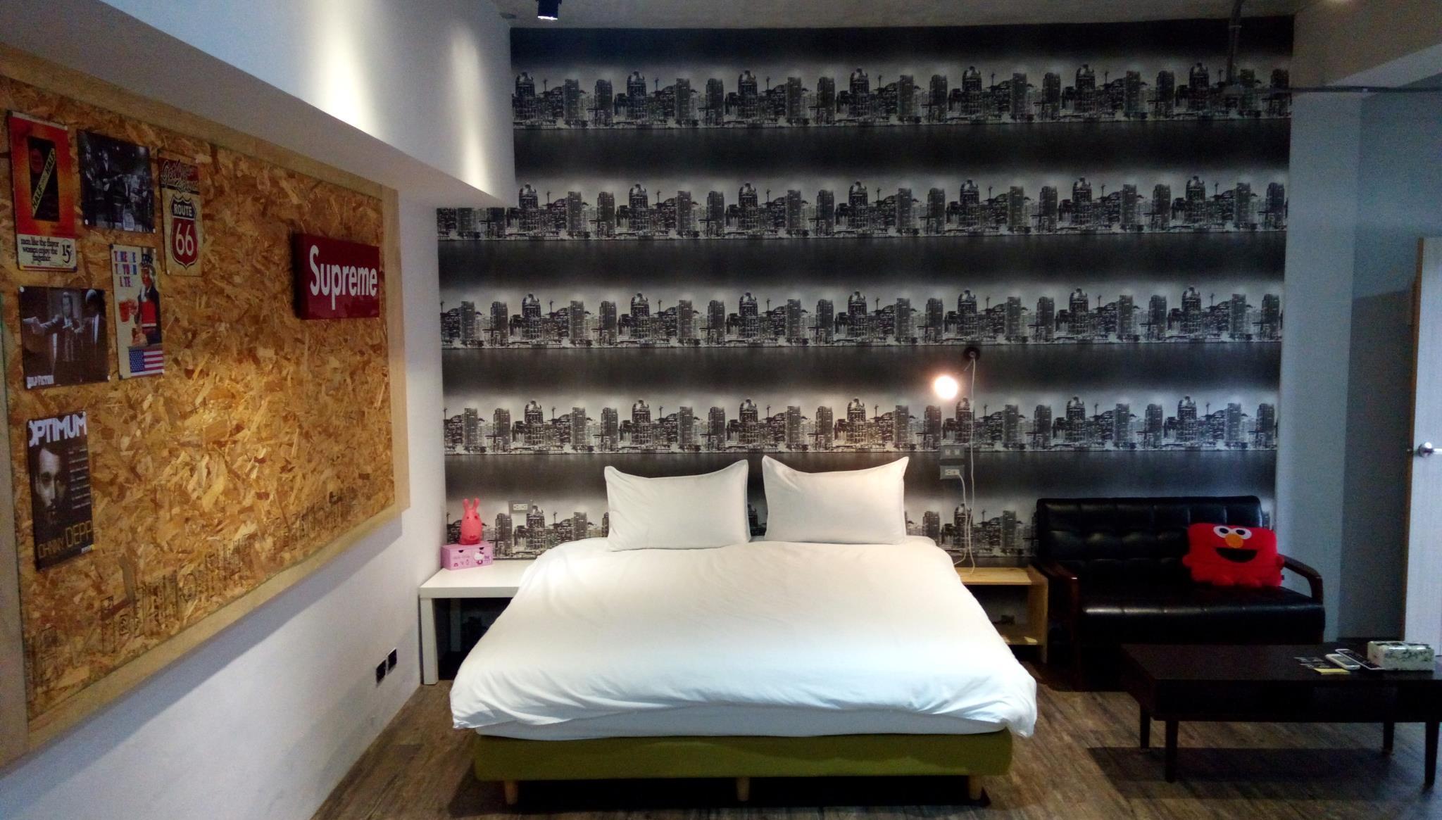 Room, Double Bed, No Window
