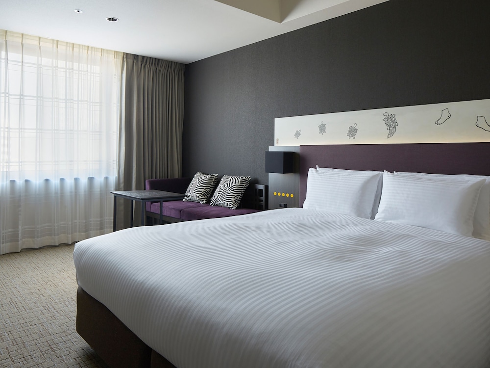 STANDARD, QUEEN BED