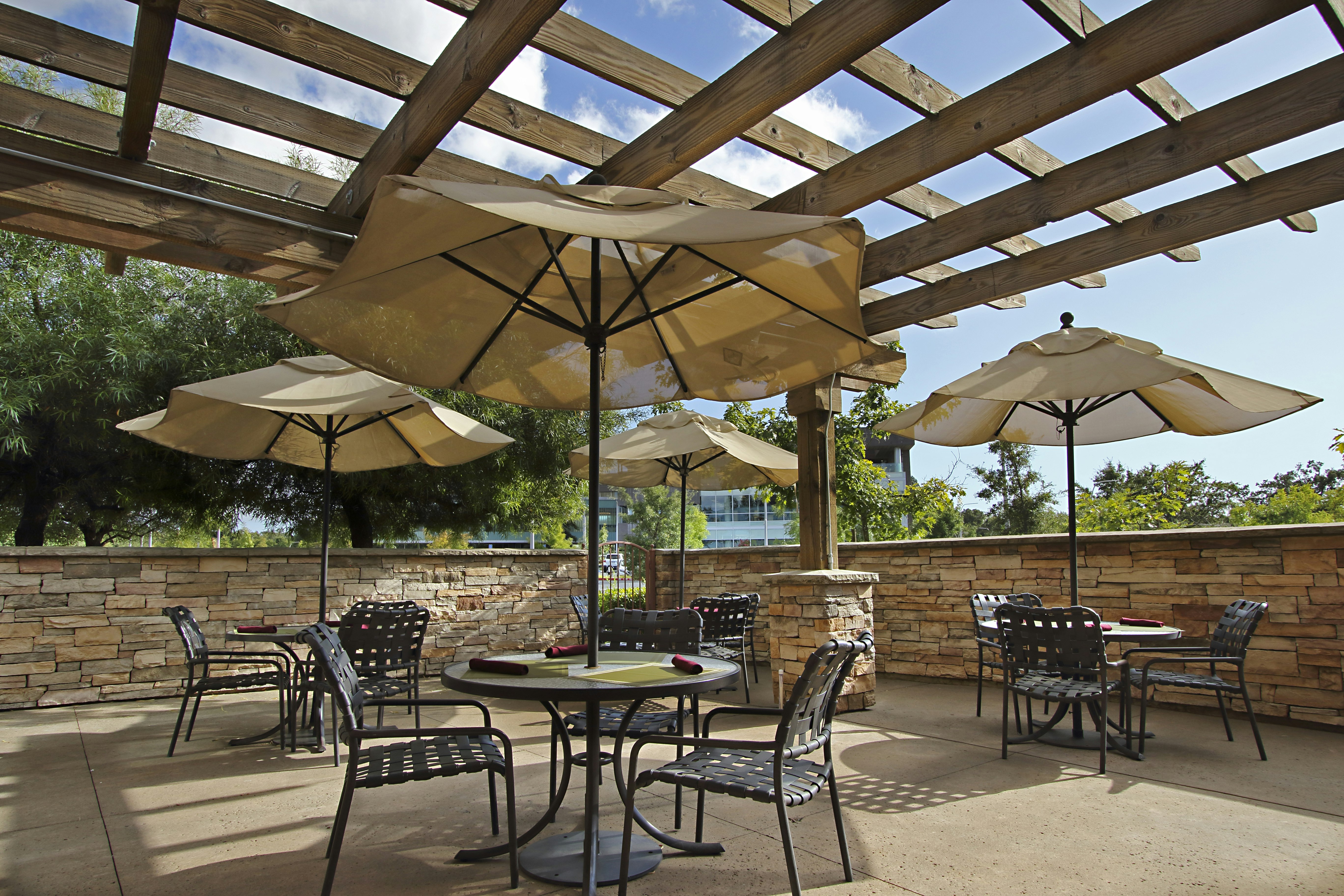 Hilton Garden Inn Sonoma County Airport 32/59
