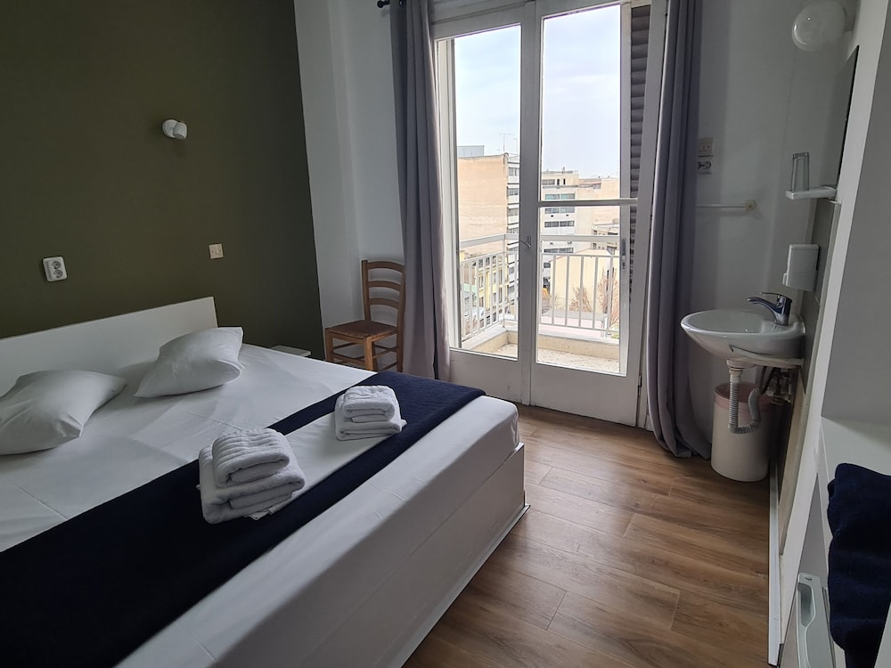 STANDARD, DOUBLE OR TWIN BED, SHARED BATHROOM