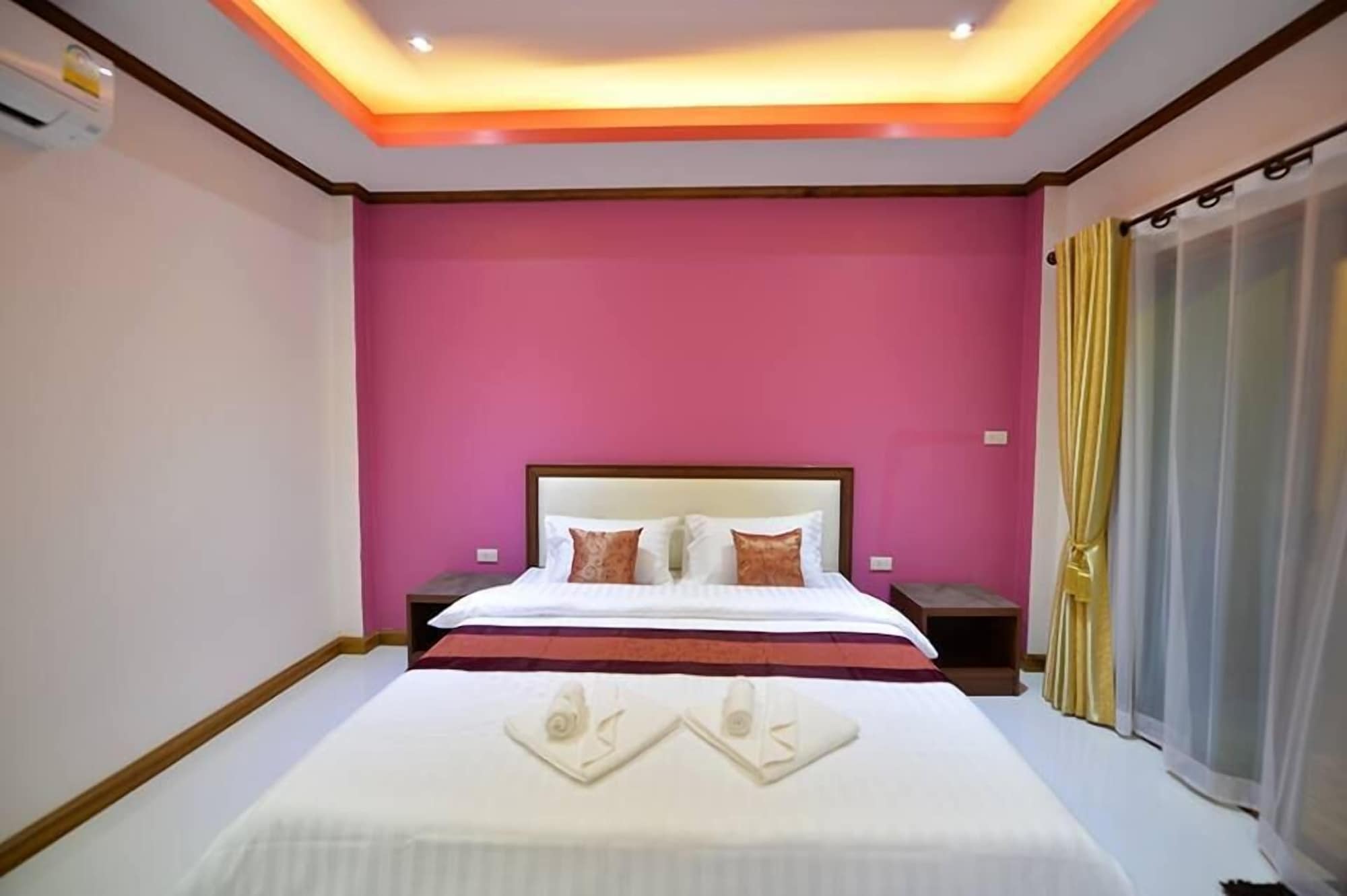 DELUXE, DOUBLE BED, MOUNTAIN VIEW