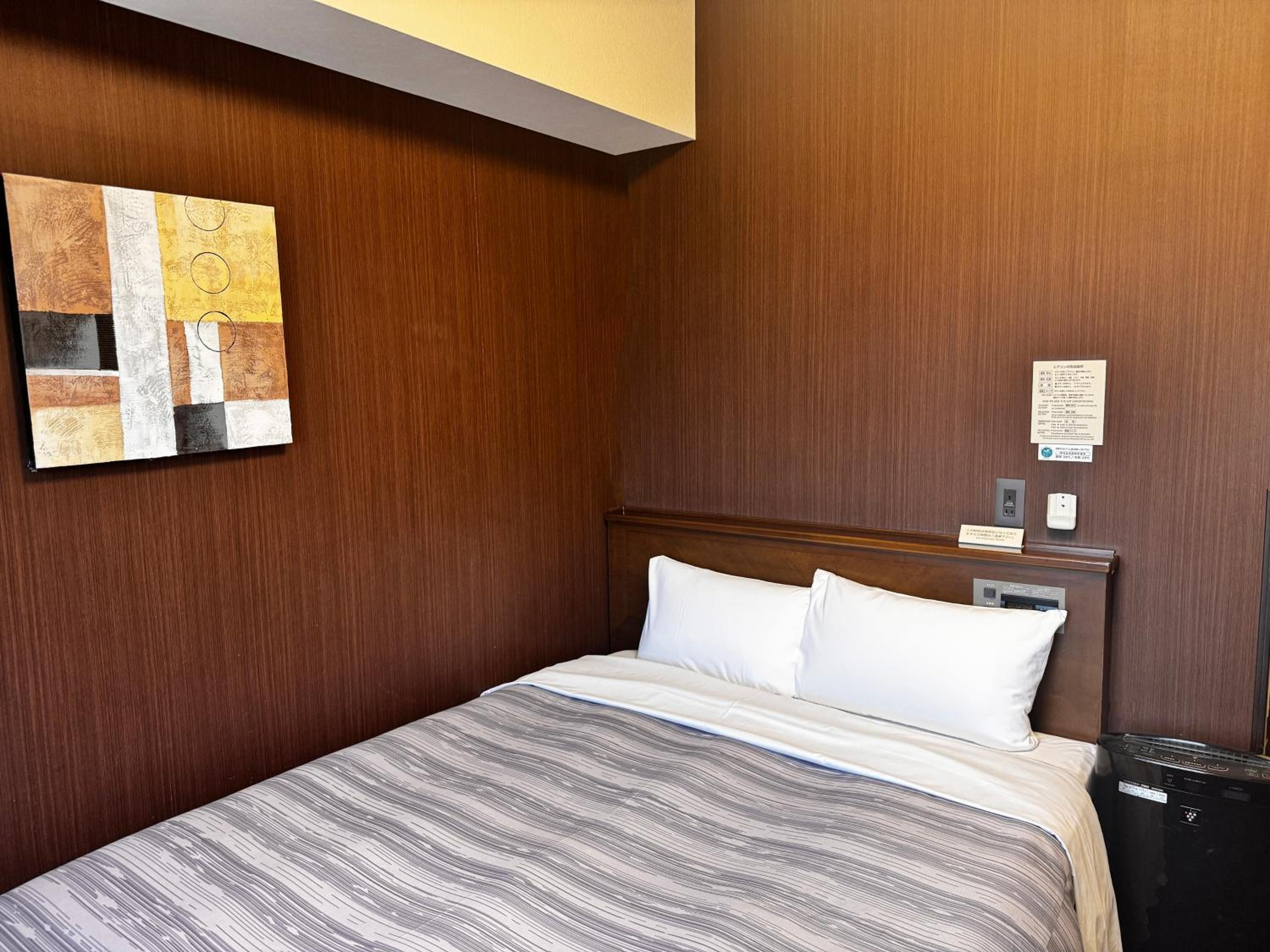 Semi Room, Semi Double Bed, Smoking