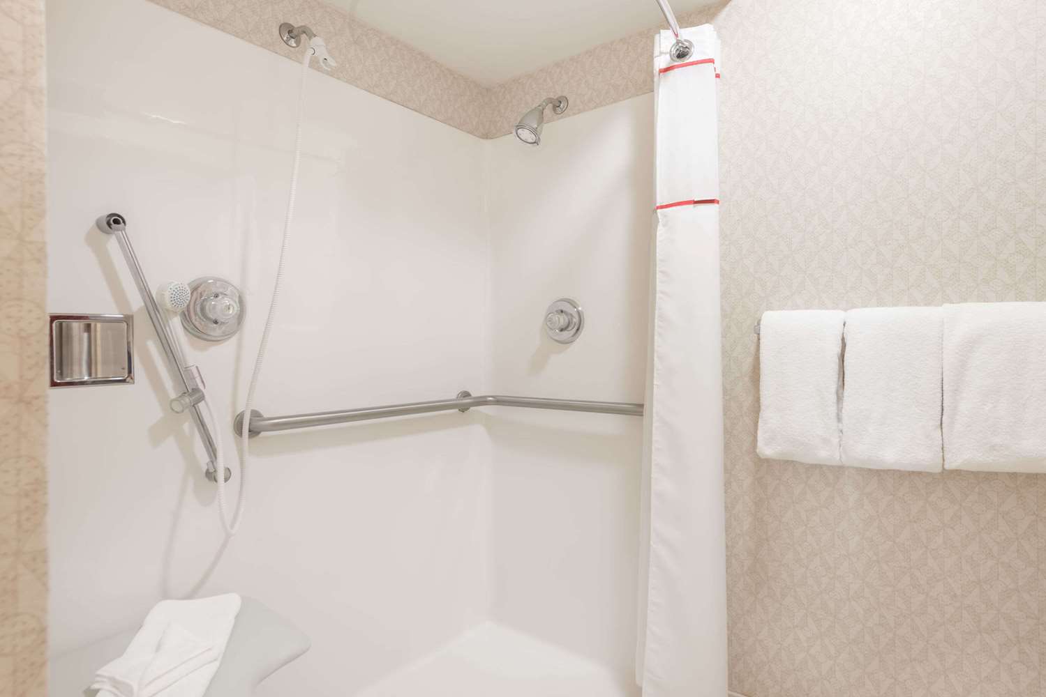 Craigshire Suites St Louis Westport Plaza 40/40