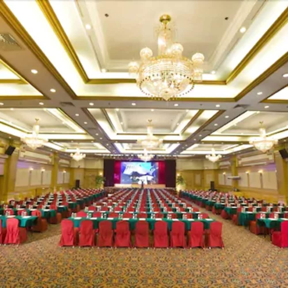 Gladden Hotel Fenggang 21/22