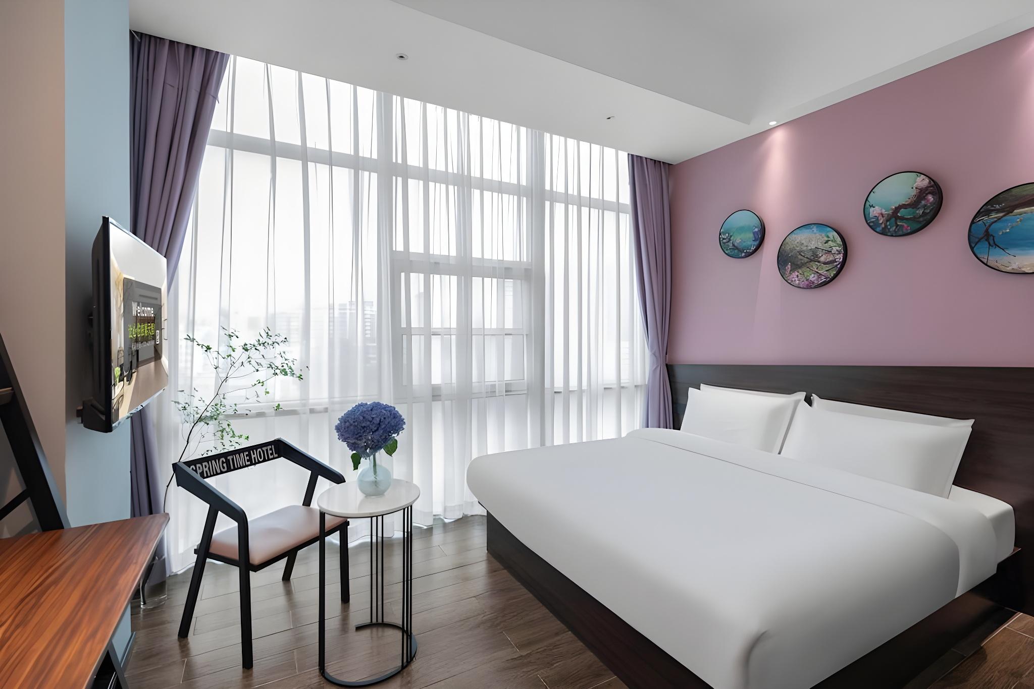 Deluxe, King Bed