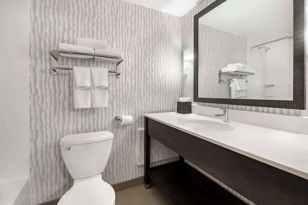 غرفة قياسية بسرير كينج بإطلالة على البحر، Best Western Plus Agate Beach Inn 7/8