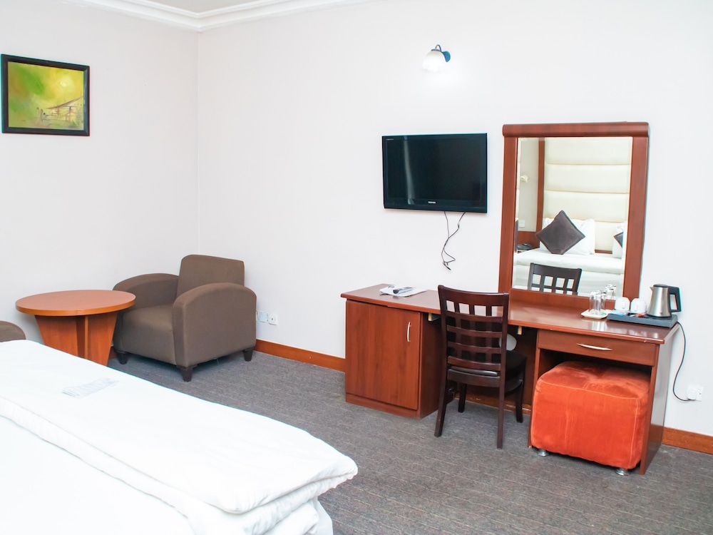 Denis Hotel 58/64
