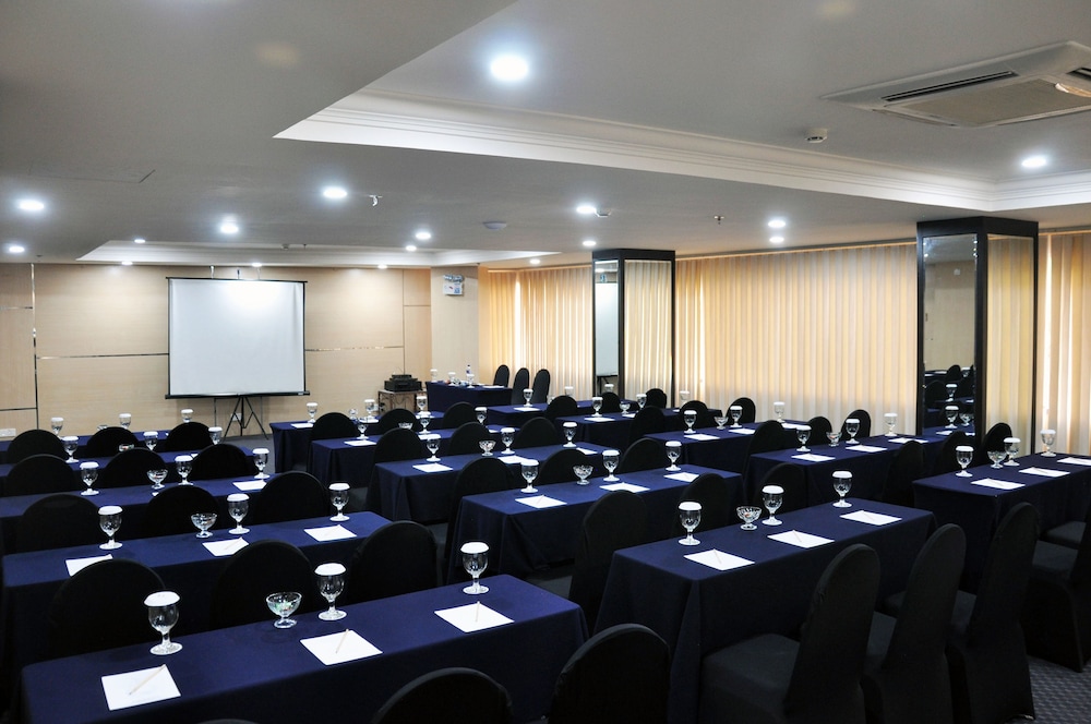 Beverly Hotel Batam 43/50