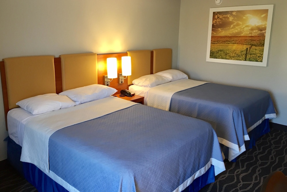 Days Inn & Suites By Wyndham Cincinnati North 8/32