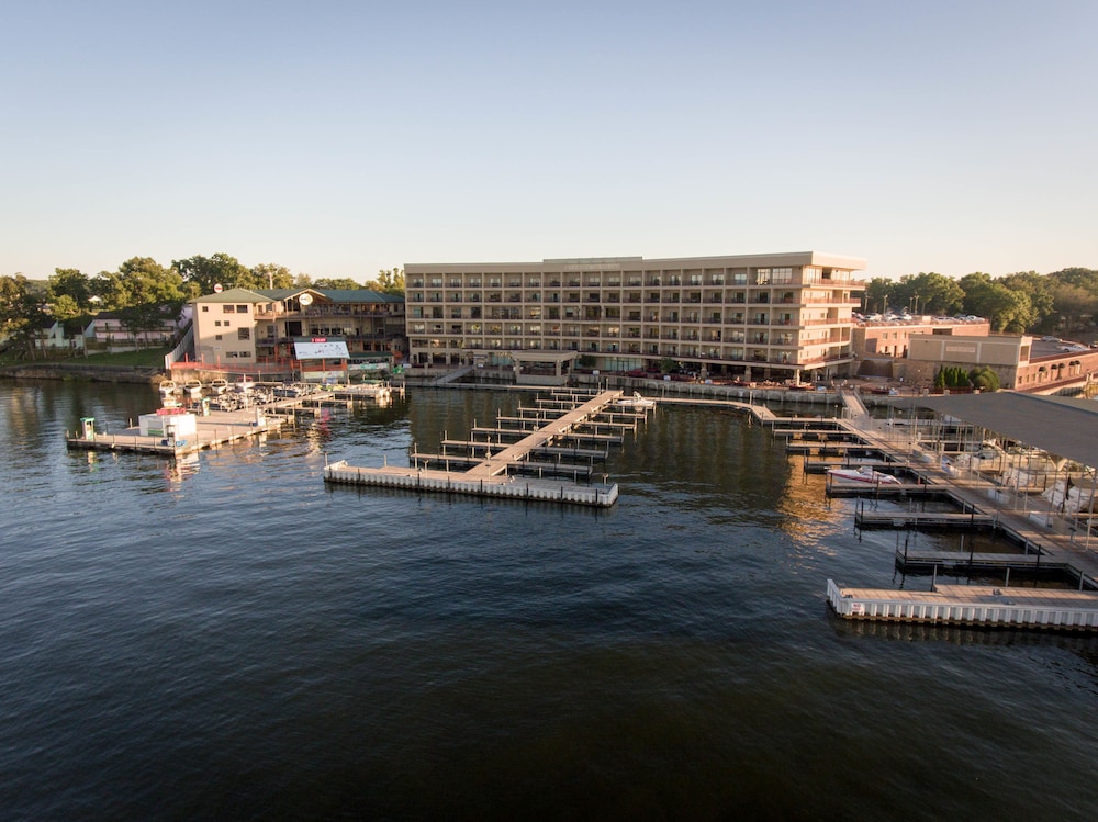 Camden On the Lake Resort Spa Yacht Club 65/68