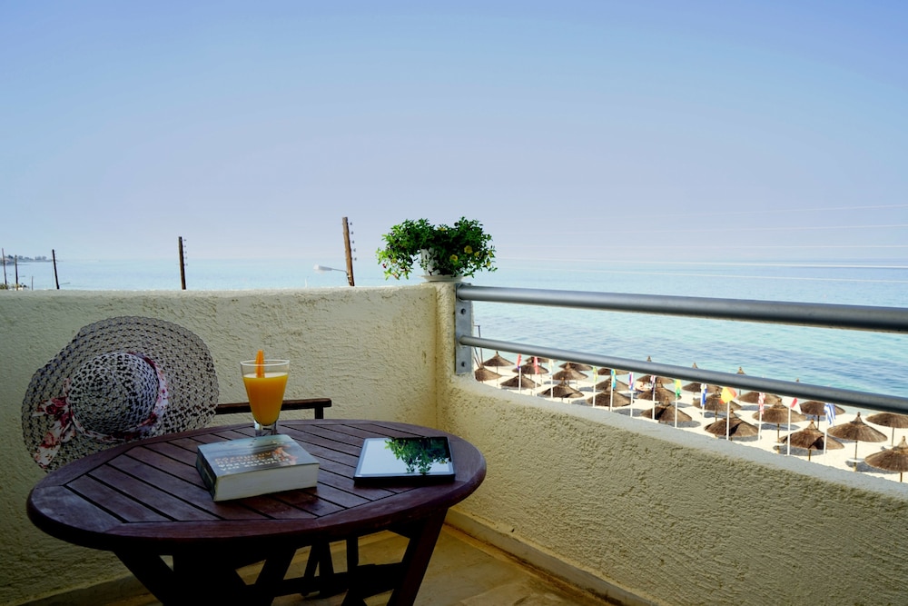 Kokkoni Beach Hotel 37/42