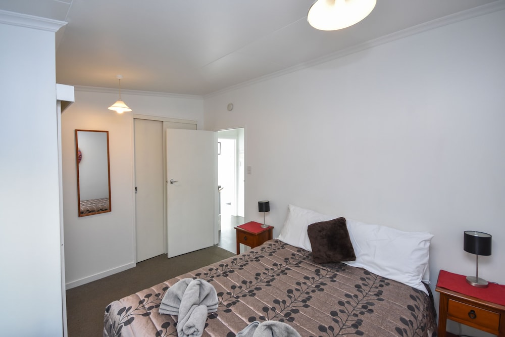 STUDIO, SMALL