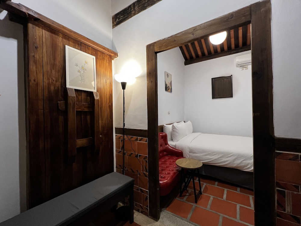 Guning Xiexinyuan Historical Inn 21/48