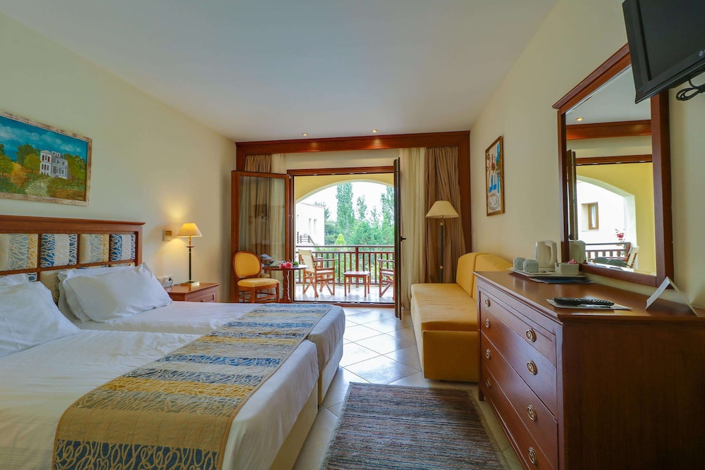 ROOM, DOUBLE BED, POOL VIEW
