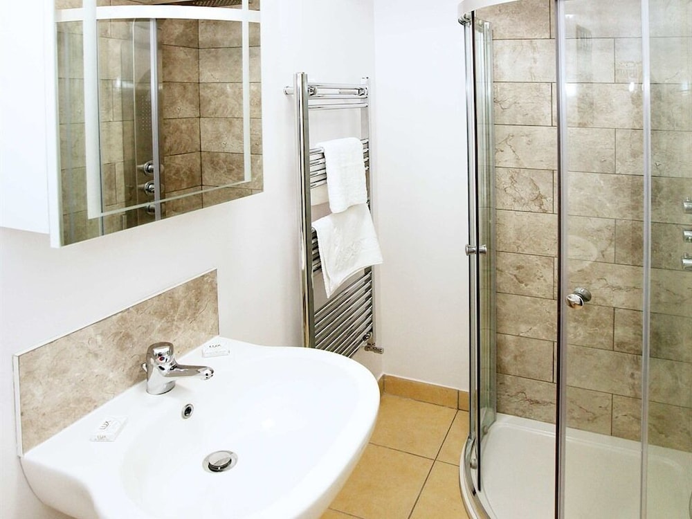Austen's Luxury Apartments 50/50