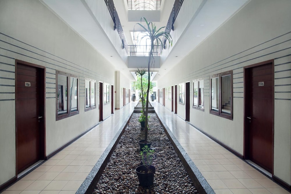 N Hotel 5/44