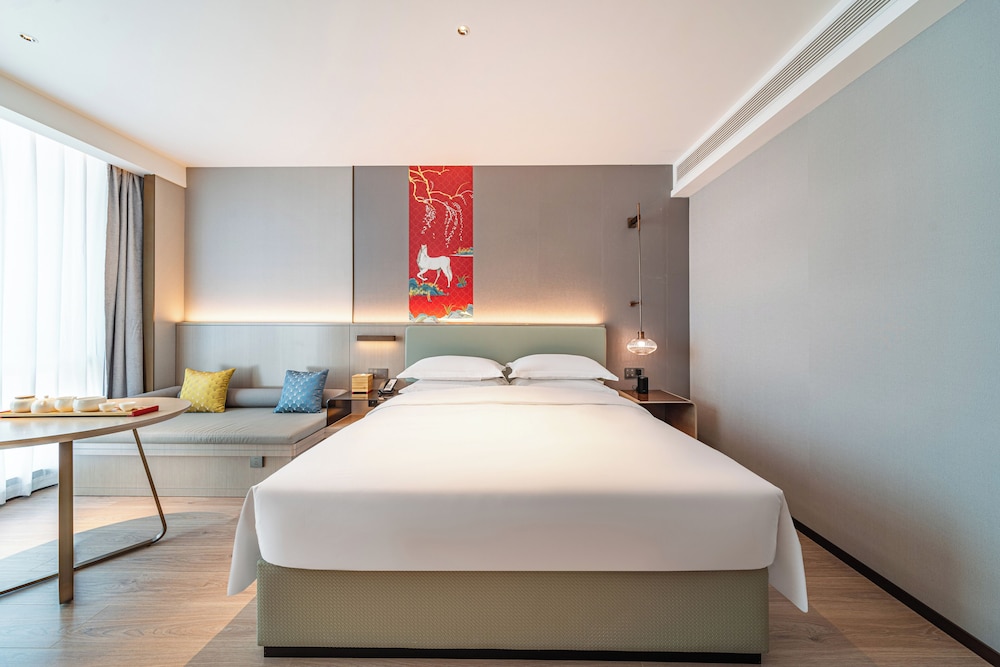 Business, Queen Bed
