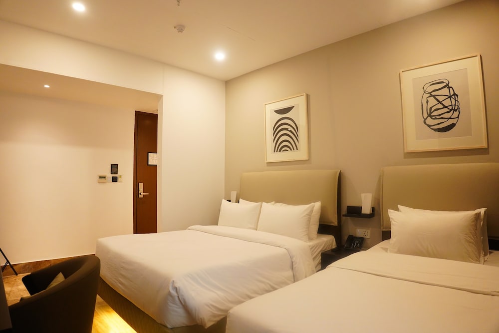 Empyrean Hotel 16/50