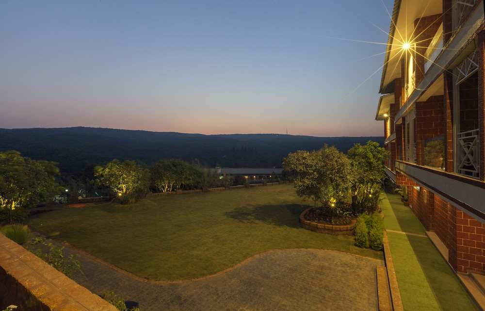 Bella Vista Resort 63/68