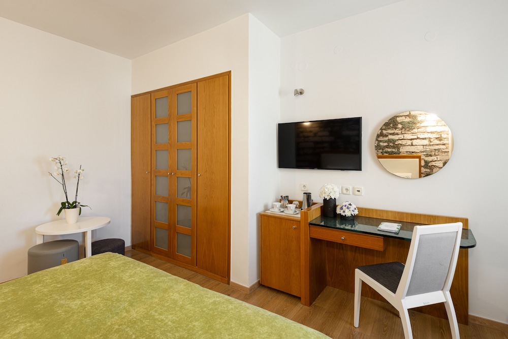 City Hotel 42/43