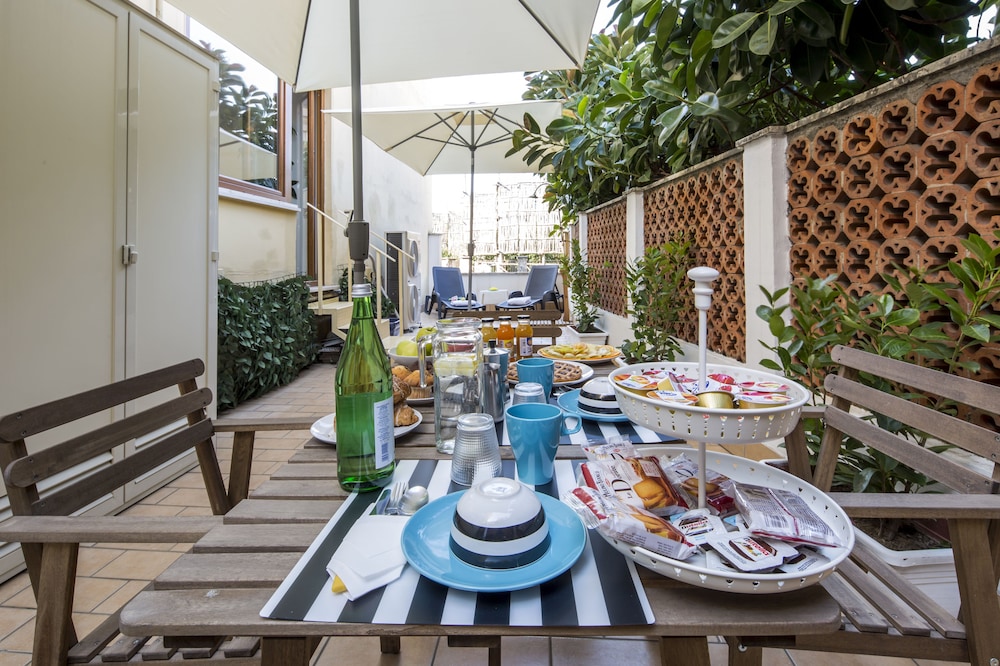 Flower Suites Sorrento 26/39