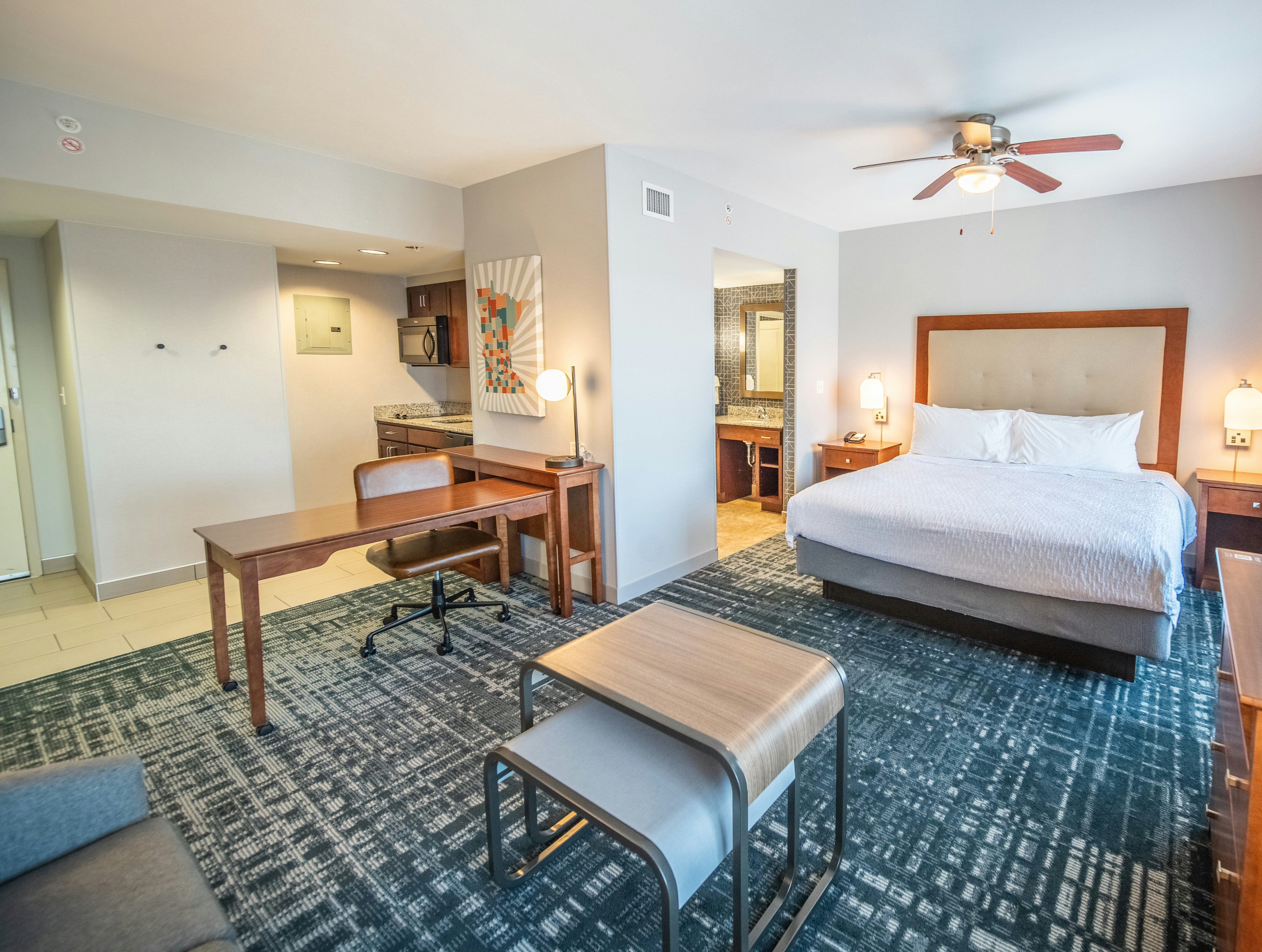 STUDIO, SUITE, KING BED
