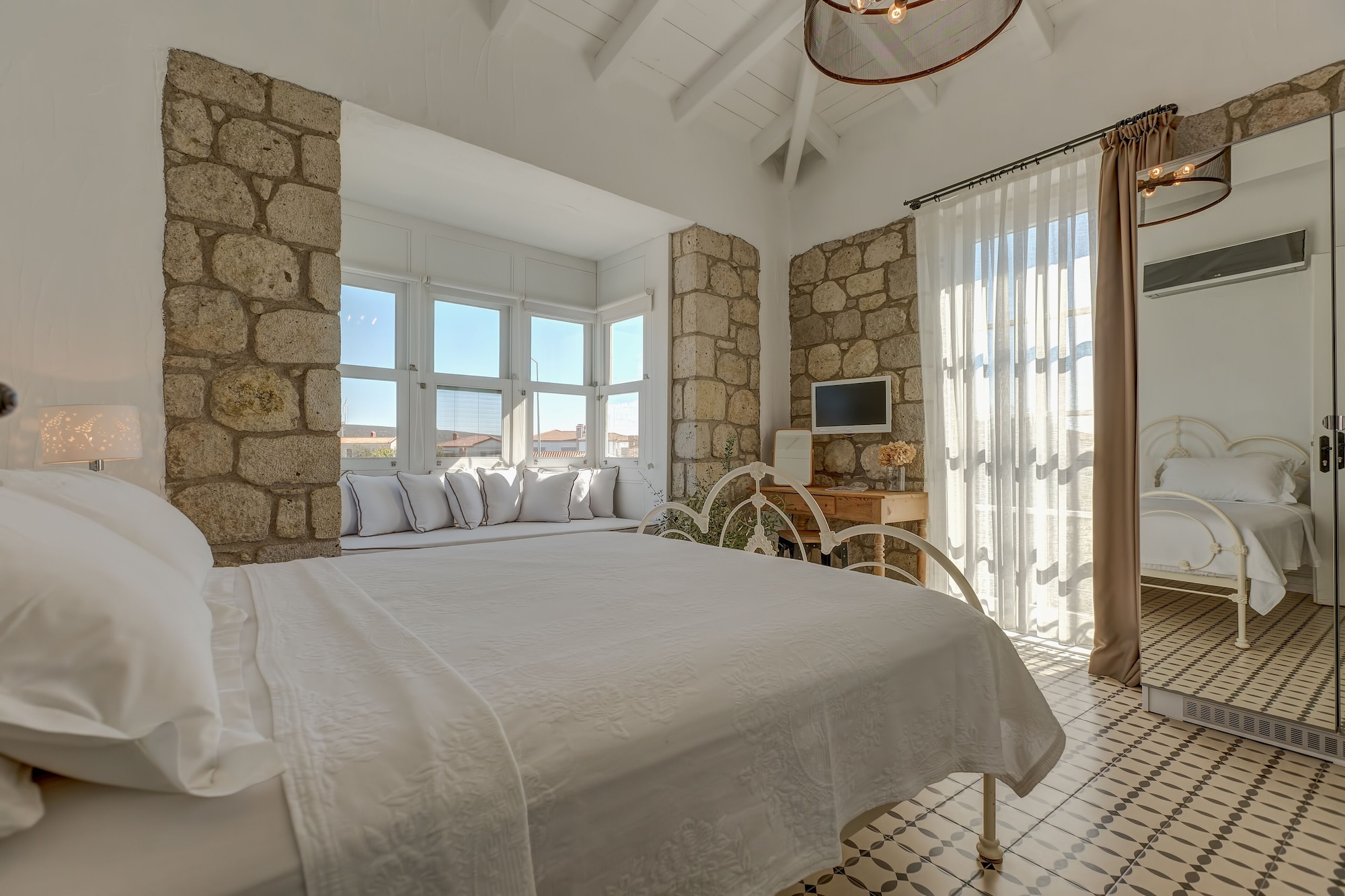 ROOM, DOUBLE BED, CITY VIEW
