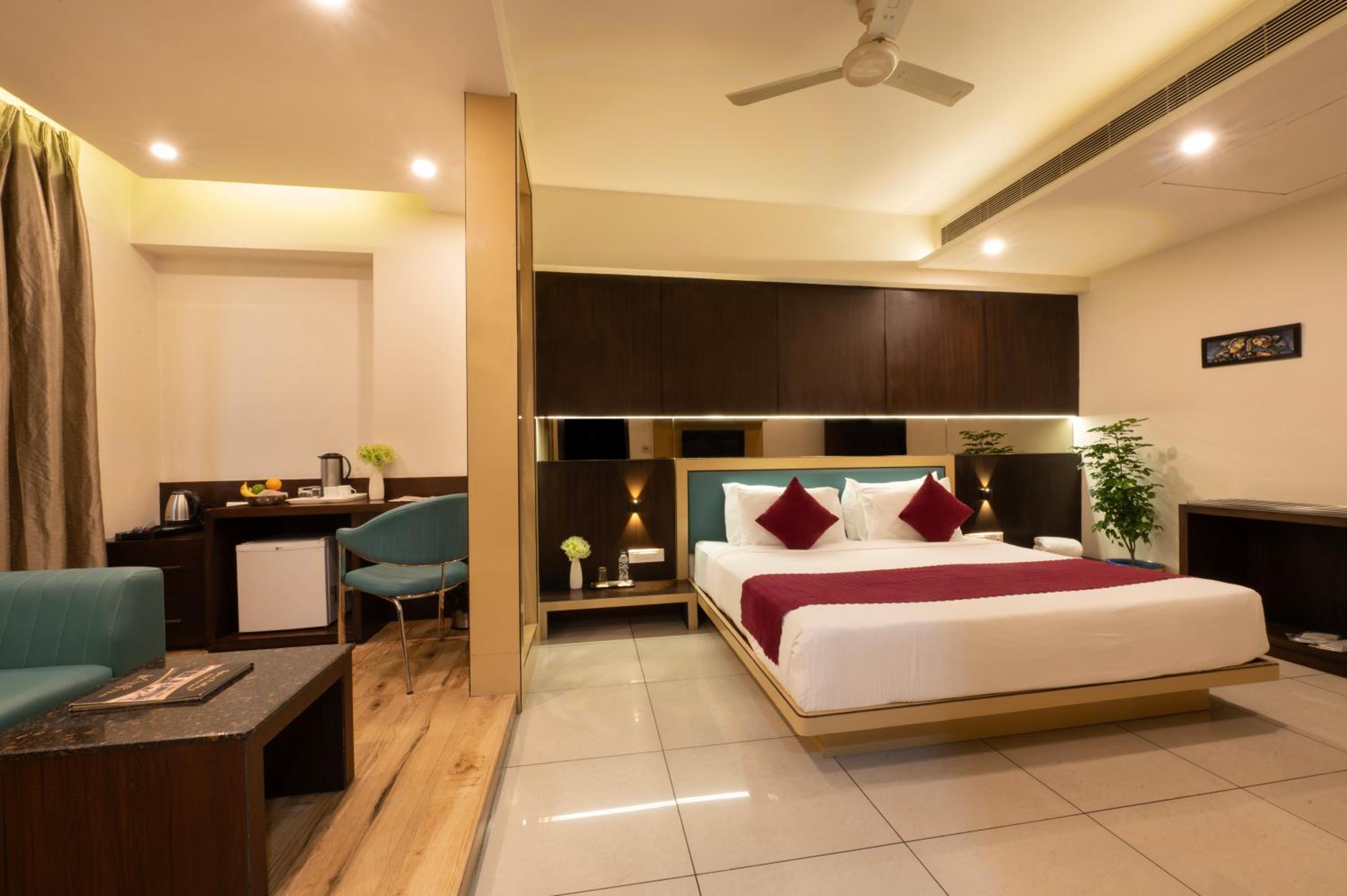 Taj Vilas 24/60