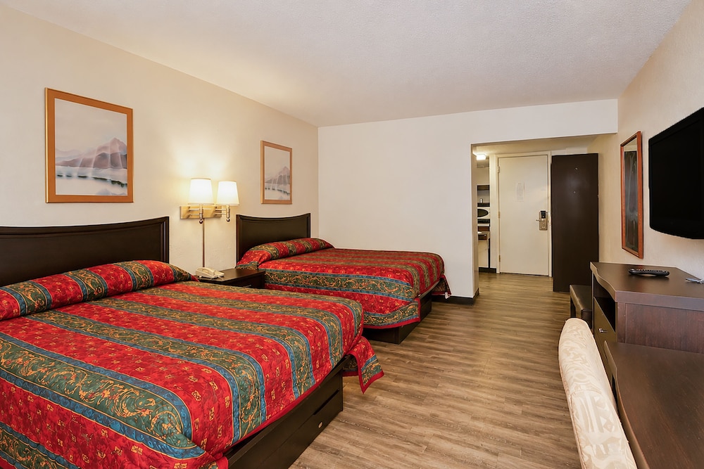 Hometown Inn Staunton VA near Hwy 11 19/50