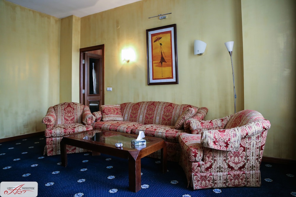 Ararat Hotel 37/50