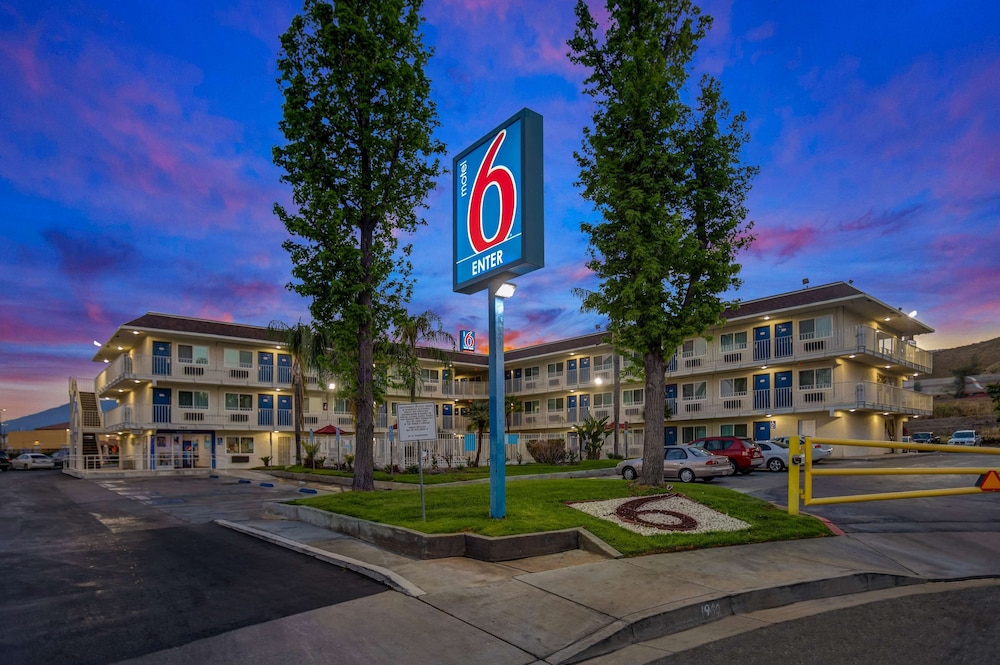 Motel6 San Bernardino, CA - North 48/58