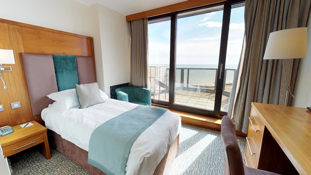 The View Hotel 27/65